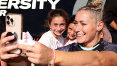 Red Roses struggle to meet fans' selfie demands – Hunt
