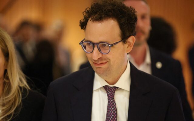 Anthropic’s CEO is about to have dinner with President Trump