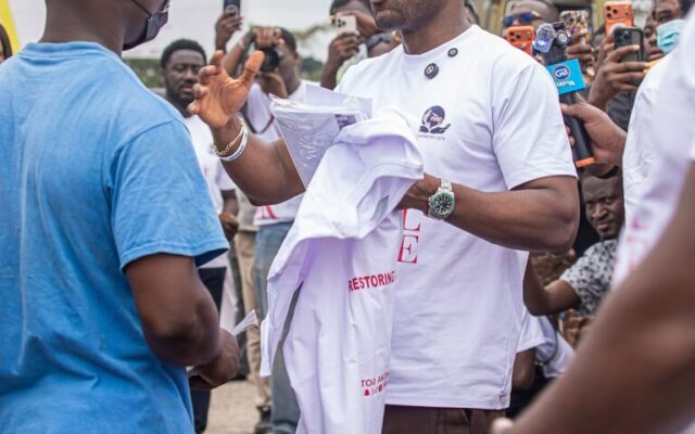 Pastor Daniel Amoateng pays for release of 23 Nsawam prison inmates