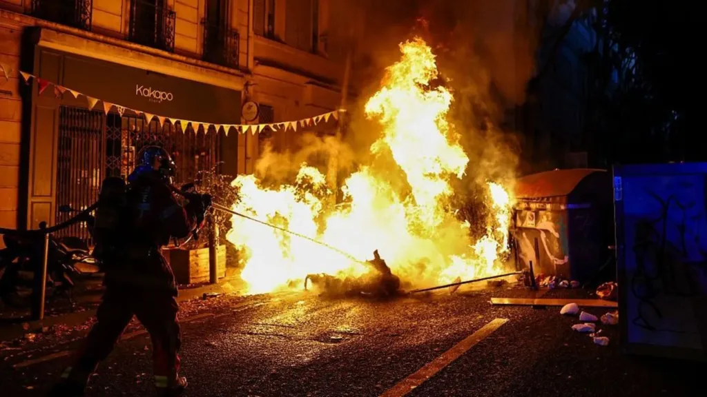 Almost 1,000 arrested as clashes follow another day of mass protests across France