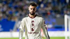 Fernandes dropped to Man Utd bench – was Carrick right?