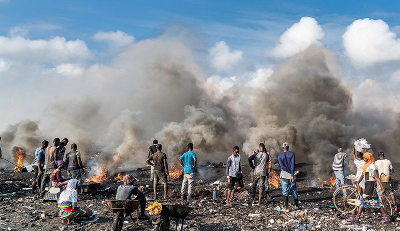 Breathing Poison: Toxic smoke from Agbogbloshie e waste burning still making workers sick