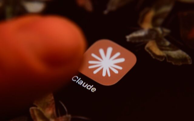 Anthropic is giving startups a free year of Claude Team and $1,000 in credits