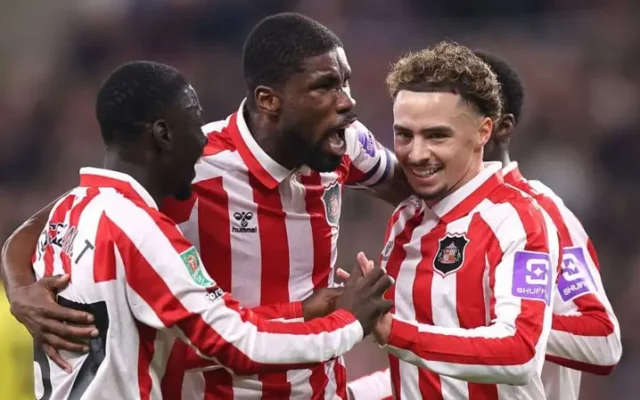 Sunderland brush aside Brentford to reach quarters 
