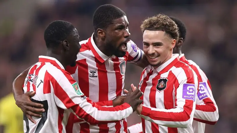 Sunderland brush aside Brentford to reach quarters 