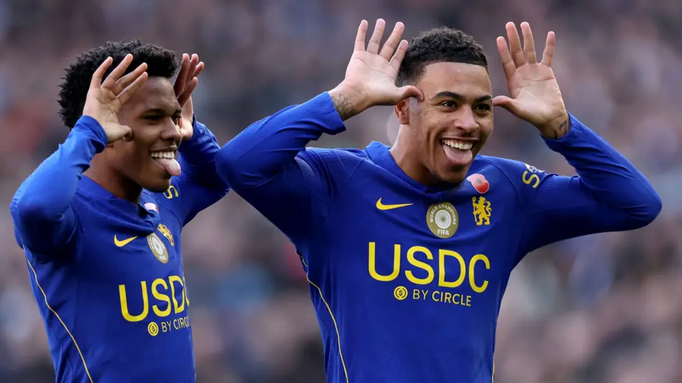 Chelsea beat 10 man Manchester United to pile more pressure on Carrick