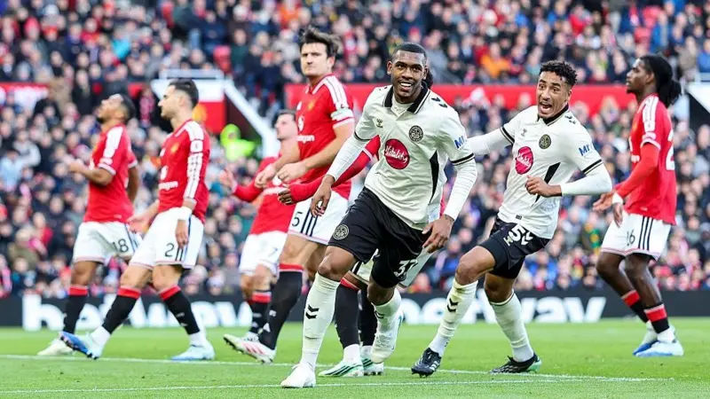 Bournemouth beat Man Utd to increase pressure on Carrick