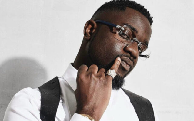 Billionaires fund Nigerian artists – Sarkodie