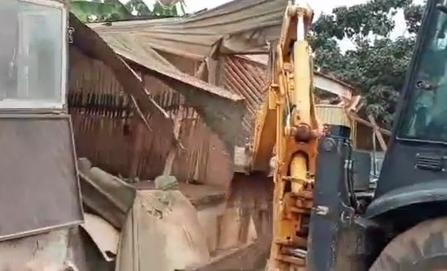 Obuasi East Assembly orders removal of containers from road reservation