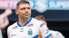 Legendary Leeds Rhinos winger Hall retires