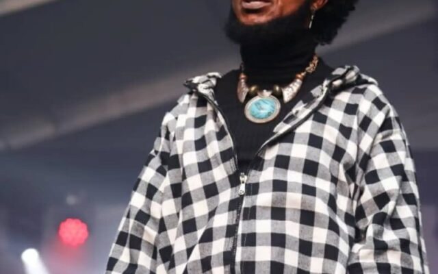 Antwi HiMight thrills fans with Antwi ne Antwi hits at Adom FM’s Y2K Jam [Video]