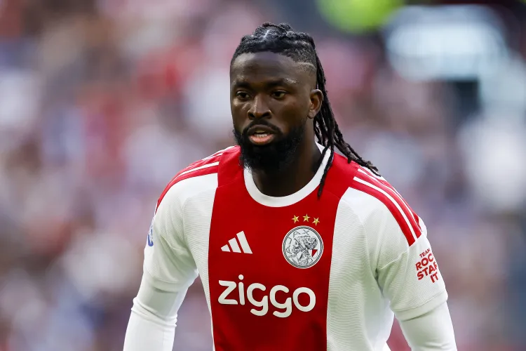 Peter Bosz heaps praise on Nigerian striker Tolu Arokodare