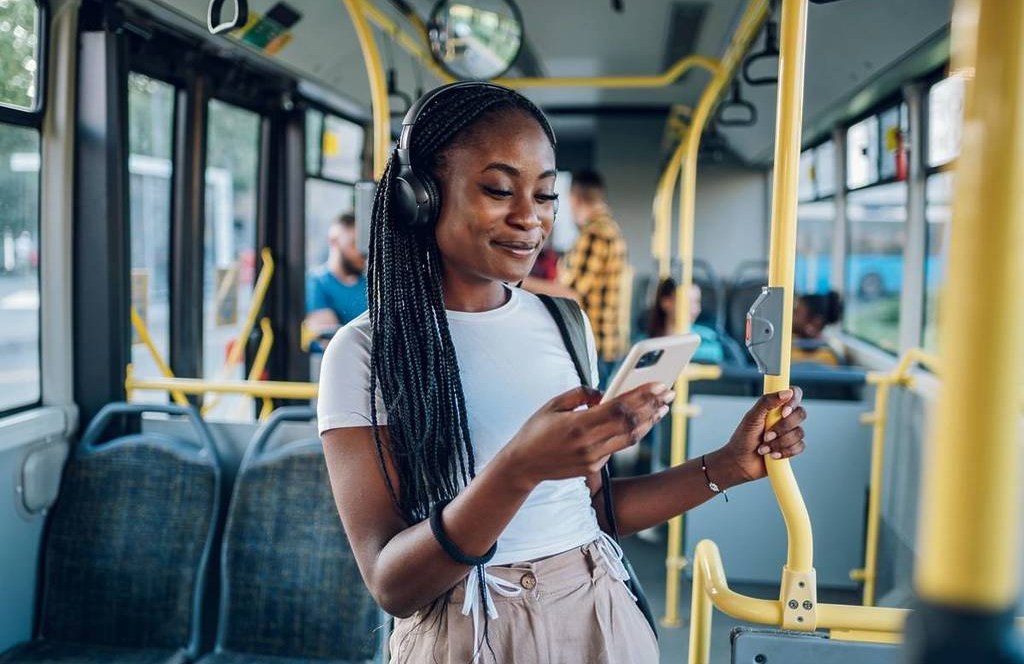 People playing loud music on buses in UK could face £100 fine