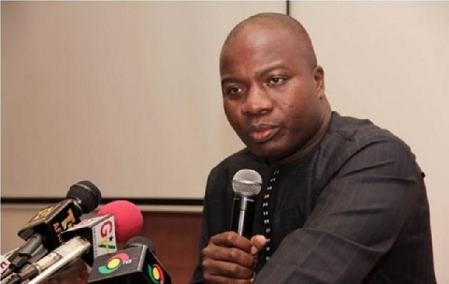 Mahama Ayariga warns MMDCEs against using government vehicles for personal errands