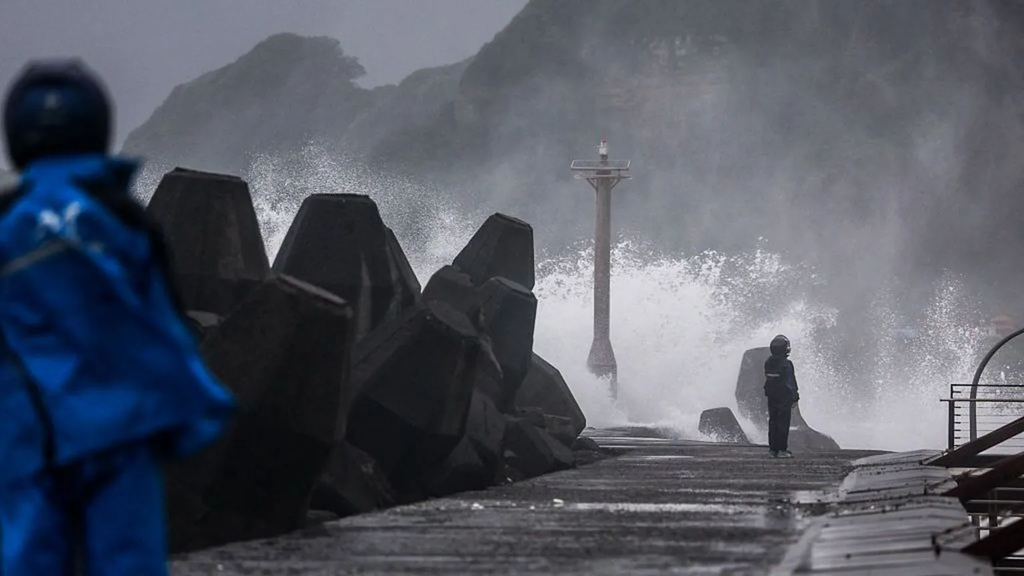 Hundreds of flights cancelled as Typhoon Champi shuts Taiwan