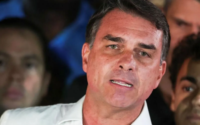 Defeated presidential candidate Flávio Bolsonaro arrives in US after Brazil cancels his passports