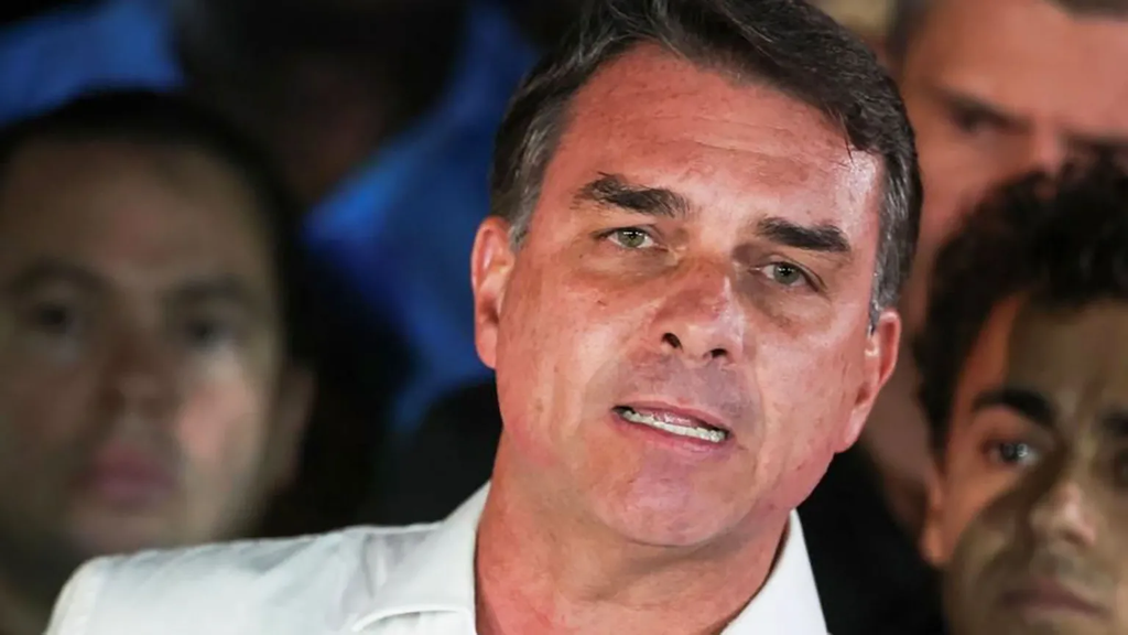 Defeated presidential candidate Flávio Bolsonaro arrives in US after Brazil cancels his passports