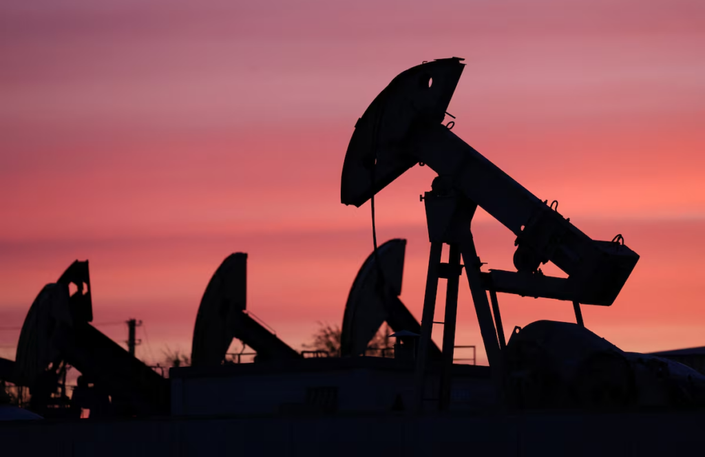 Oil rises slightly as market weighs mixed supply signals