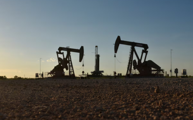 Oil prices climb as traders weigh Saudi supply risk, Russian diesel flow