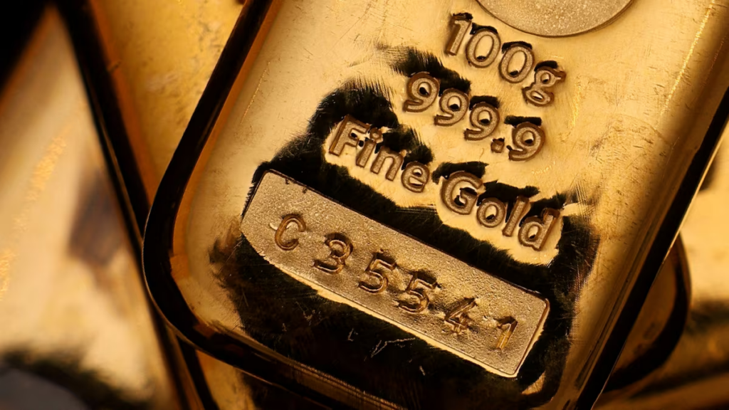 Gold edges lower with focus on Fed minutes, rate path clues
