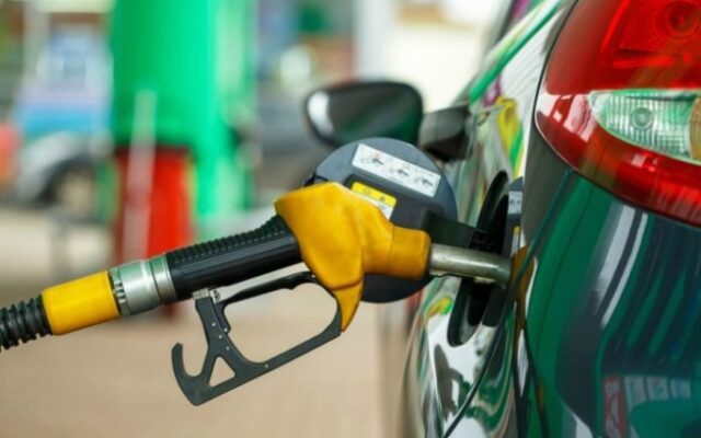 Oil prices retreat as investors weigh supply outlook, Middle East tensions